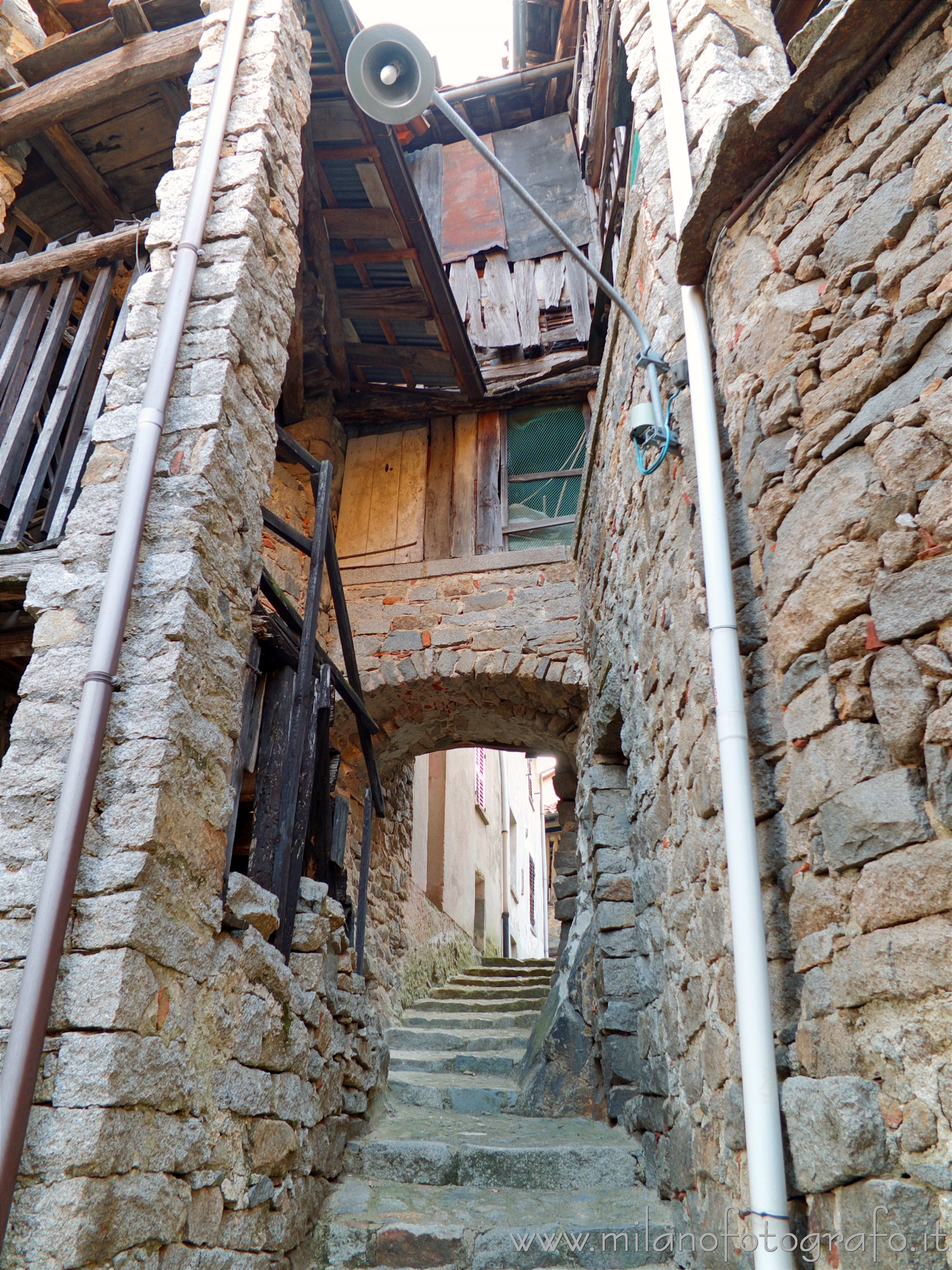 Campiglia Cervo (Biella, Italy) - Archway between the old houses of the fraction Sassaia